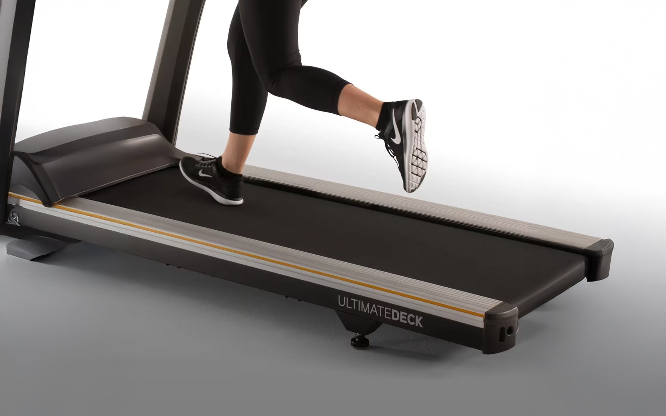 EXTRA-WIDE RUNNING SURFACE