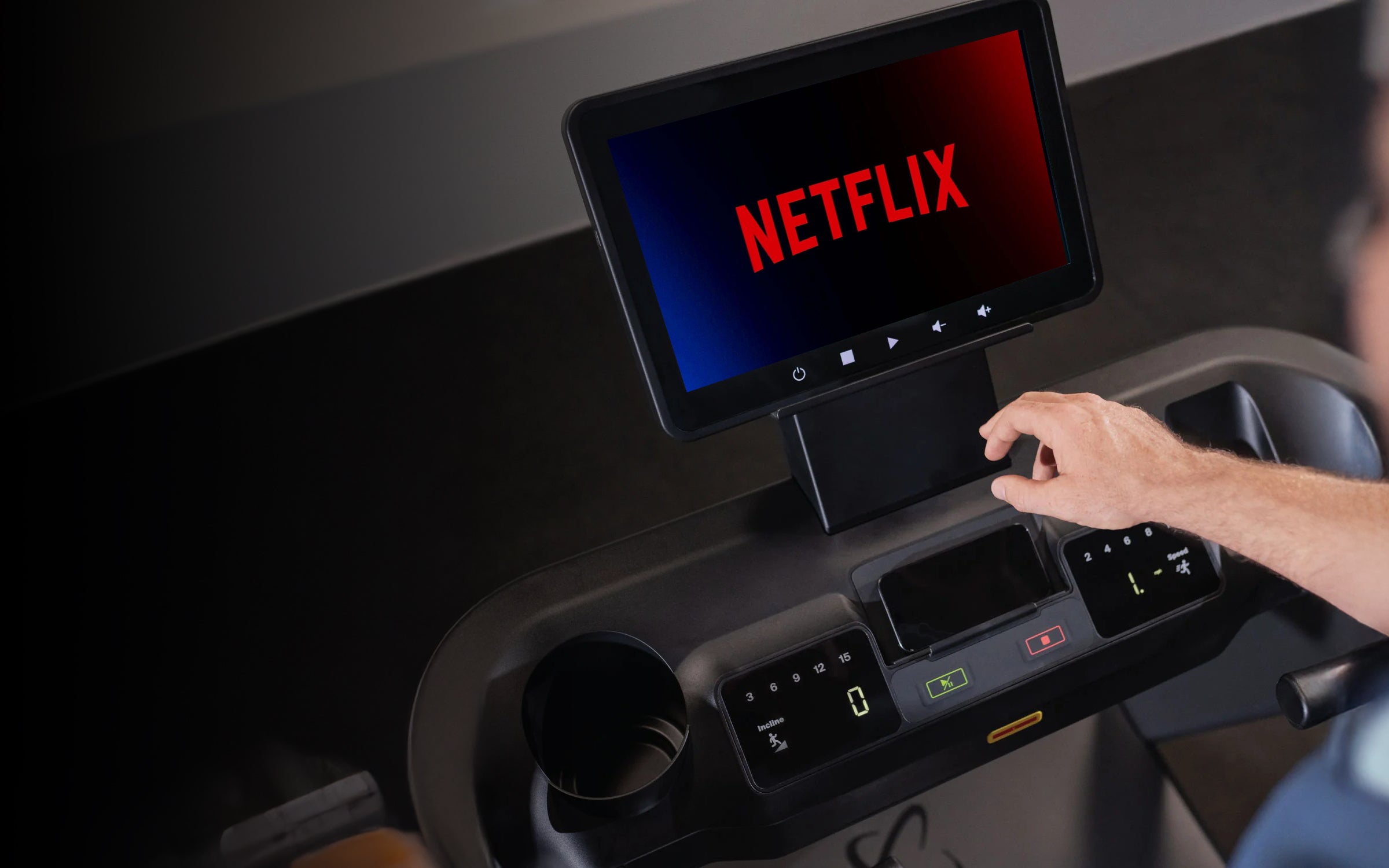 15.6″ touchscreen entertainment hub